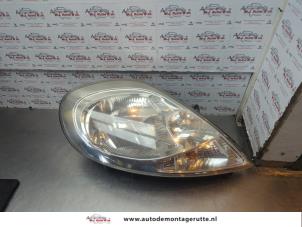 O181370 Gebruikte rechter koplamp Opel Vivaro