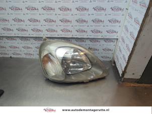 O181371 Gebruikte koplamp rechts Toyota Yaris