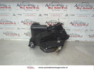 O181433 Gebruikte deurslot mechaniek 4deurs rechts-voor Volkswagen Golf