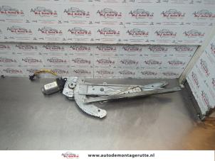 O181446 Gebruikte ruitmechaniek 2deurs rechts-voor Nissan Micra