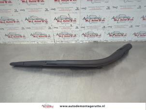 O181485 Gebruikte ruitenwisserarm achter Peugeot 107
