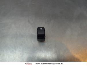 O181519 Gebruikte ruit schakelaar elektrisch Kia Cee'D
