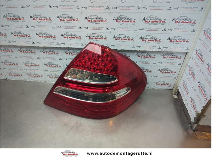 Gebruikte Achterlicht rechts Mercedes E-Klasse O181545