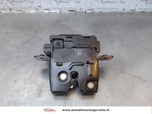 O181568 Gebruikte slotmechaniek achterklep Renault Twingo