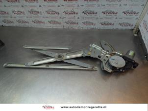 O181694 Gebruikte ruitmechaniek 4deurs links-voor Nissan Pixo