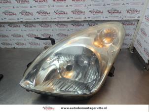 O181703 Gebruikte linker koplamp Nissan Pixo