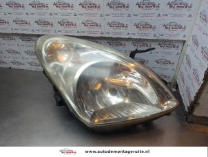 O181704 Gebruikte rechter koplamp Nissan Pixo