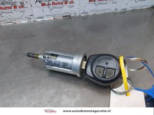 O181775 Gebruikte sleutel+contactslot Opel Agila