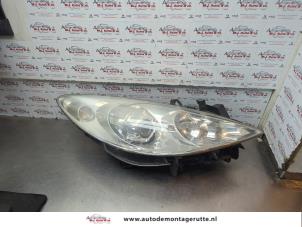 O181824 Gebruikte rechter koplamp Peugeot 307