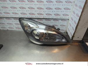 O181826 Gebruikte rechter koplamp Kia Cee'D