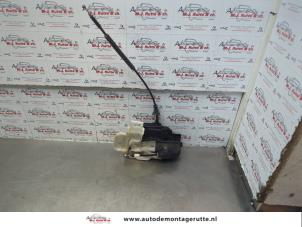 O181849 Gebruikte portierslot mechaniek 4deurs rechts-voor Kia Cee'D