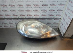 O181890 Gebruikte koplamp rechts Renault Trafic