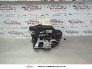 O181932 Gebruikte portierslot mechaniek 4deurs links-achter Volkswagen Golf