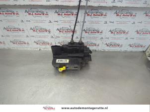 O181959 Gebruikte portierslot mechaniek 4deurs links-achter Hyundai I20