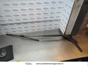 O181978 Gebruikte ruitenwisserarm voor Renault Grand Scenic