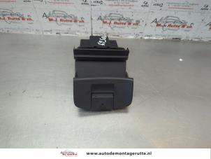 O182009 Gebruikte schakelaar handrem Renault Espace