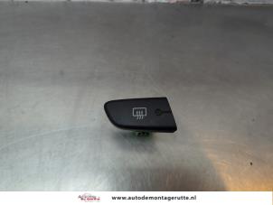 O182034 Gebruikte verwarmingsschakelaar achterruit Peugeot 107