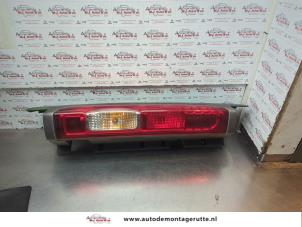 O182054 Gebruikte achterlicht links Renault Trafic