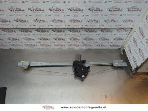 O182055 Gebruikte raammechaniek 2deurs rechts-voor Renault Trafic