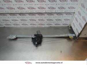 O182056 Gebruikte ruitmechaniek 2deurs links-voor Renault Trafic