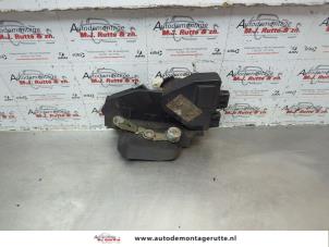 O182153 Gebruikte deurslot mechaniek 4deurs rechts-voor Volvo V70