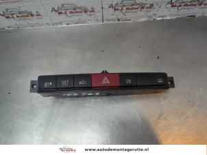 O182159 Gebruikte alarmlicht schakelaar Opel Combo