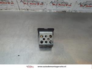 O182182 Gebruikte kachel weerstand Opel Astra