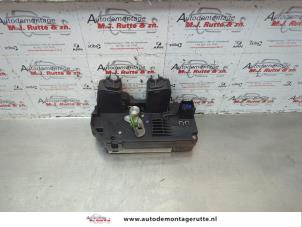 O182184 Gebruikte slotmechaniek portier 4deurs links-achter Opel Astra
