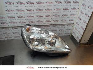 O182216 Gebruikte rechter koplamp Opel Zafira