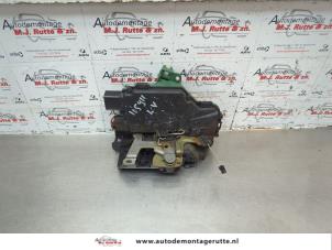 O182240 Gebruikte deurslot mechaniek 4deurs links-voor Volkswagen Bora