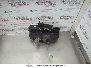 O182278 Gebruikte slotmechaniek portier 4deurs links-voor Opel Astra
