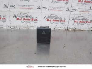 O182407 Gebruikte schakelaar paniekverlichting Citroen Saxo