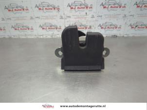 O182502 Gebruikte achterklep slotmechaniek Volkswagen Golf