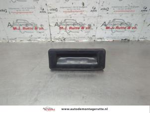 O182525 Gebruikte schakelaar achterklep Volkswagen Golf