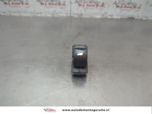 O182547 Gebruikte raam schakelaar elektrisch Citroen Berlingo