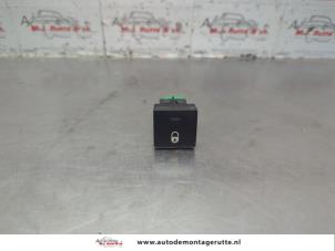 O182548 Gebruikte centrale deurvergrendeling schakelaar Citroen Berlingo