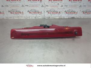 O182560 Gebruikte extra remlicht midden Renault Twingo