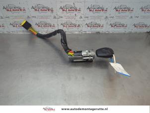 O182608 Gebruikte kontaktslot+sleutel Dacia Logan