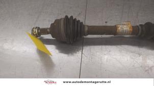 O182636 Gebruikte steekas links-voor Peugeot 307