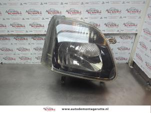 O182648 Gebruikte rechter koplamp Opel Agila