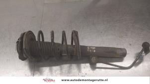 O182654 Gebruikte schokdemperpoot rechts-voor Peugeot 206 PLUS