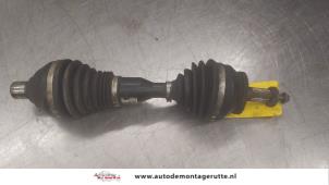 O182666 Gebruikte steekas links-voor Volvo XC90
