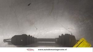 O182668 Gebruikte homokineetas links-voor Opel Corsa