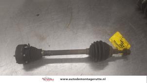 O182670 Gebruikte steekas links-voor Seat Altea