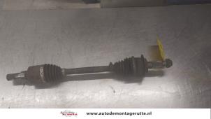 O182672 Gebruikte steekas links-voor Suzuki Swift