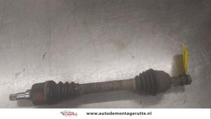 O182673 Gebruikte aandrijfas links-voor Peugeot 206