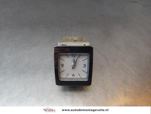 O182702 Gebruikte klok (tijd) Mercedes E-Klasse