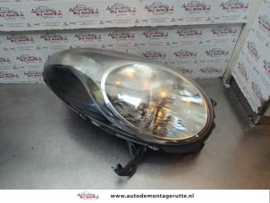 O182713 Gebruikte rechter koplamp Nissan Micra