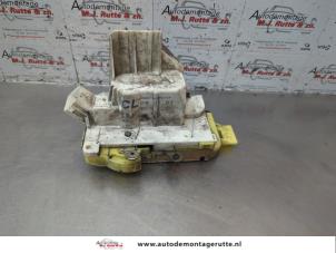 O182756 Gebruikte portierslot mechaniek 2deurs links Ford Focus
