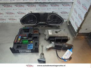 O182778 Gebruikte contactslot + computer Peugeot 208
